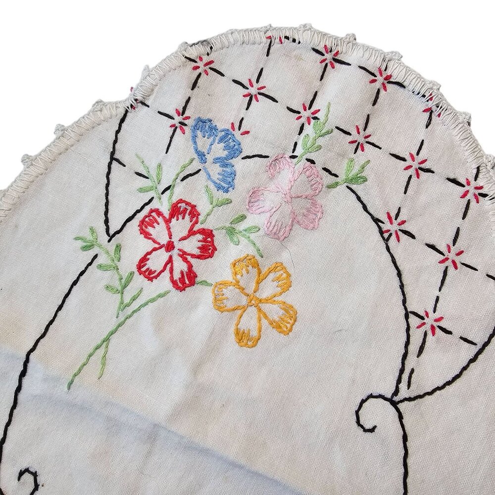 Vintage Hand embroidered Lace Detail Oval shaped napkin table linen handkerchief